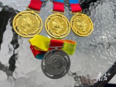 深圳游泳队再创佳绩，获3金9银10铜