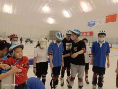 深圳龍崗殘聯舉辦特殊兒童冰雪體驗活動