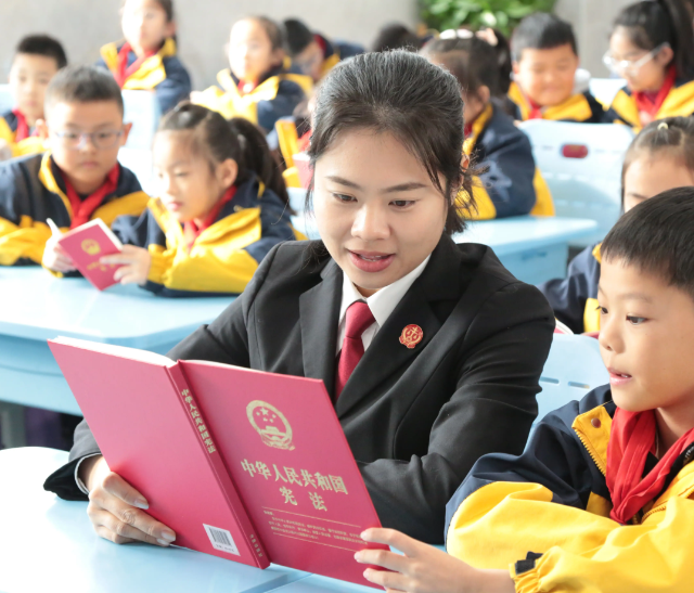 让越来越多学生学会用法律维护自己纷繁