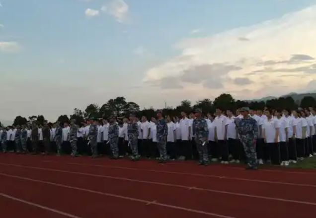 实时收集学生运动负荷心率等数据为学生