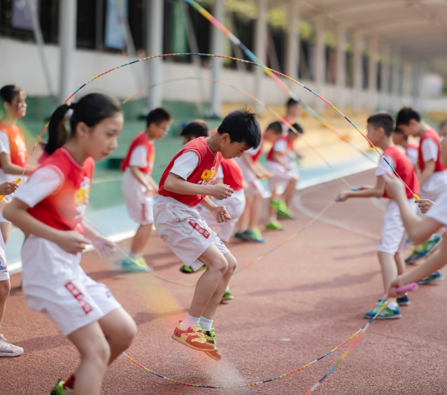 时间足额真实让体育成为学校生活和家校