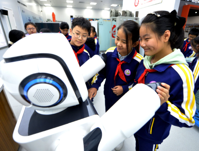 不同年龄段有不同的学习内容让学生们循