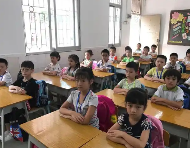 同学们接纳自我学会沟通以积极阳光的心