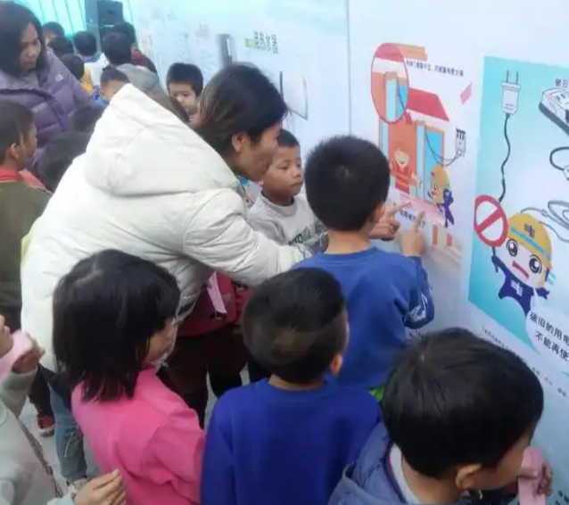 随着电器使用增多用电安全成为看护学生健康生长的重要一环 随着电器使用增多用电安全成为看护学生健康生长的重要一环