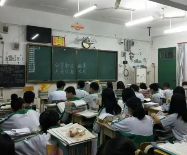 帮扶的同形式让优质AI教育资源跨越地域