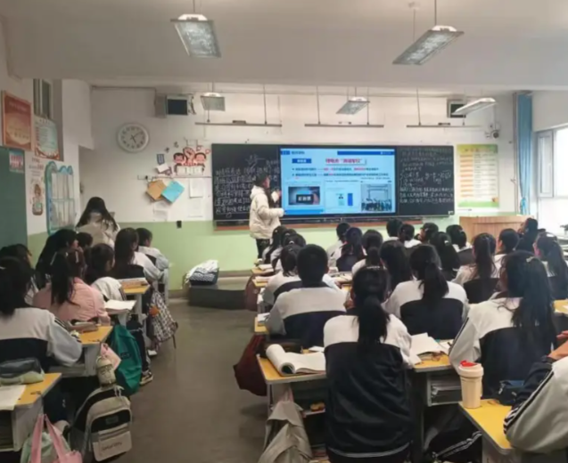 系统缺乏对个性化发展的重视虽新增数字