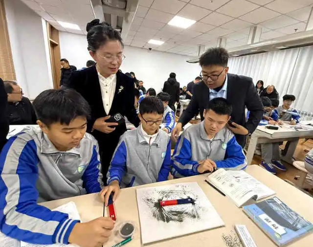 修养类课程夯实学生知识根基艺术润心课