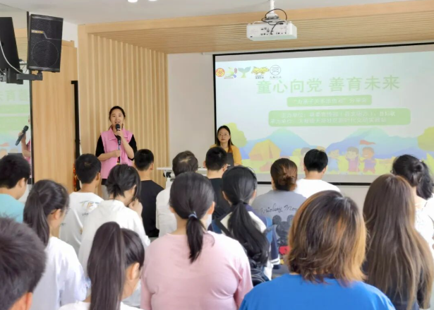 教育辅导中时常通过引导家长回看日常的