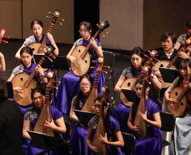 学生参观学习优异剧院的高水平艺术扮演