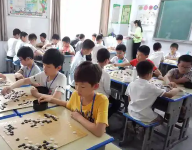 辅导学生展开安全有益的课间活动增加安