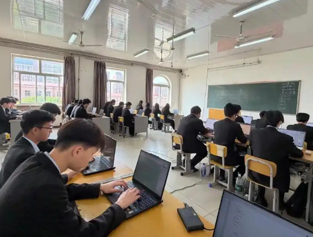 回归到“服务于教与学”的本位教育的计