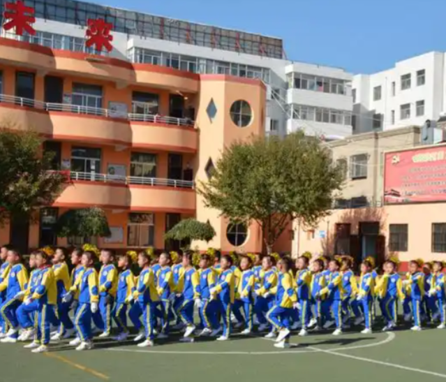 教育结构也让更多家庭对孩子的长时间求