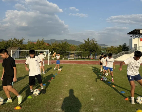 校园坚持以赛为媒以体育心把班超班BA作为校园体育提质的重要